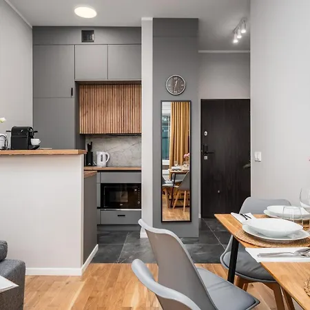 Zlota Centre, Sun & Snow * Варшава