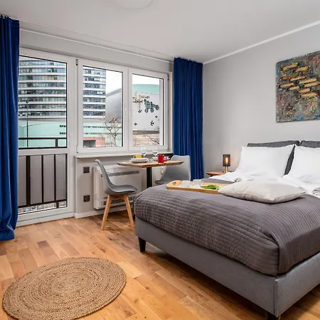 Zlota Centre, Sun & Snow Варшава